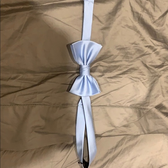 Bow tie - Picture 1 of 1